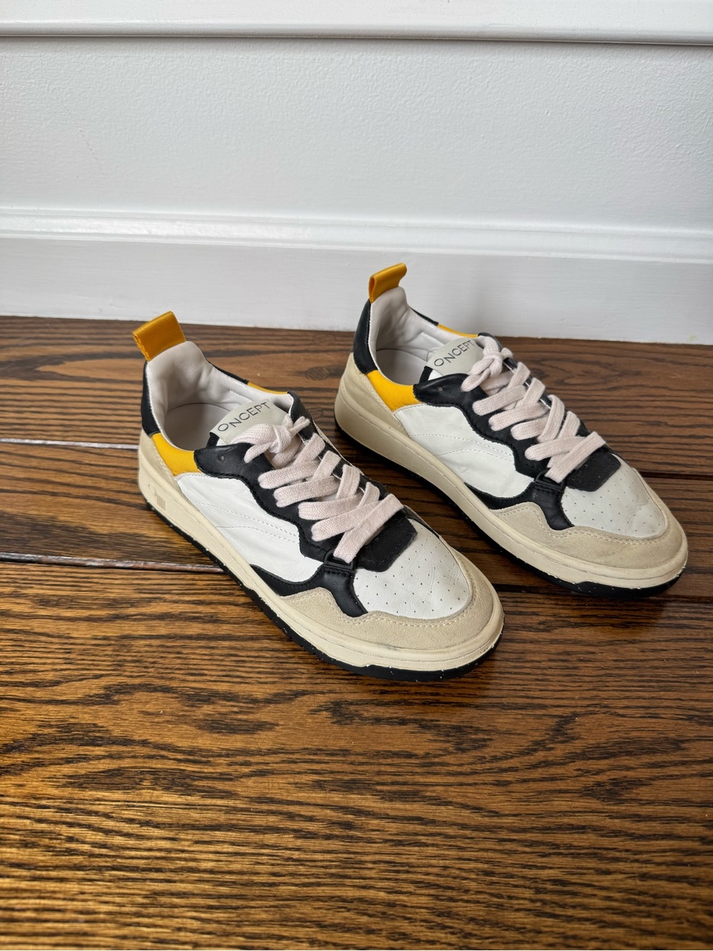 Oncept Phoenix Unisex SNEAKERS Size 6 Black White Lace Up